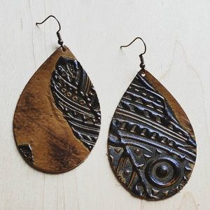 Leather Teardrop Earrings in Embossed Tan
